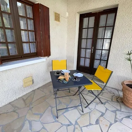 Jeanroy A Cheerful 2 Bedroom Rural *
