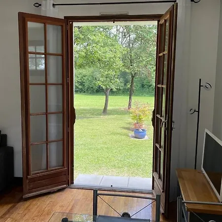 Jeanroy A Cheerful 2 Bedroom Rural Holiday home *